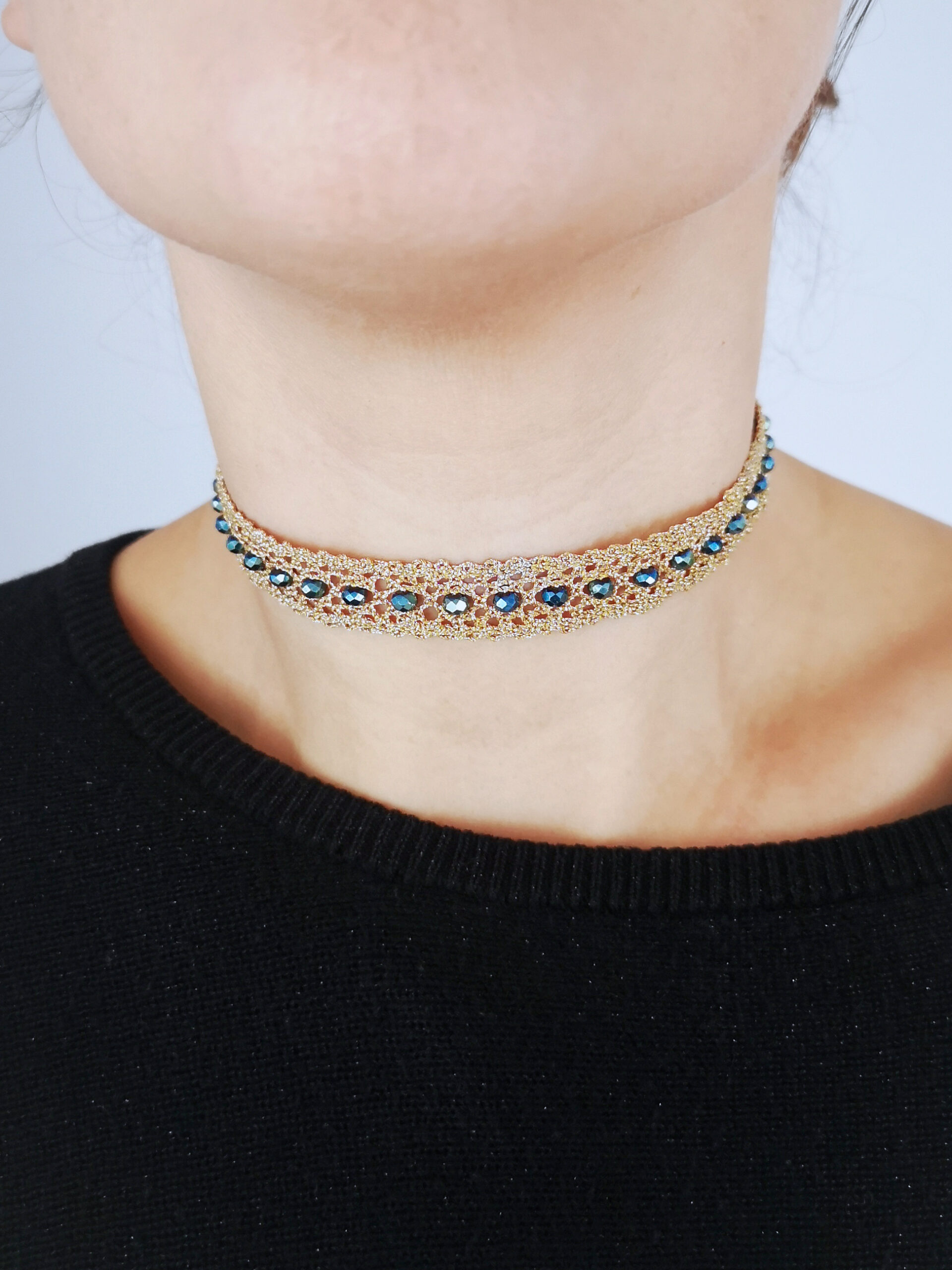 chocker dorado de encaje de bolillos